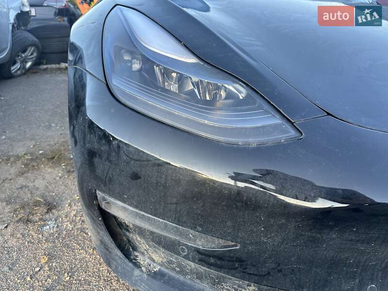 Седан Tesla Model 3 2018 в Ровно
