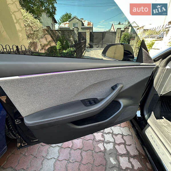 Седан Tesla Model 3 2024 в Львове