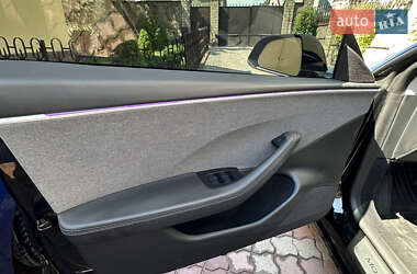 Седан Tesla Model 3 2024 в 