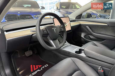 Седан Tesla Model 3 2023 в 
