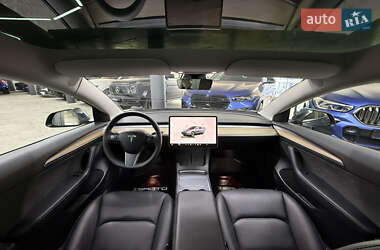 Седан Tesla Model 3 2023 в 