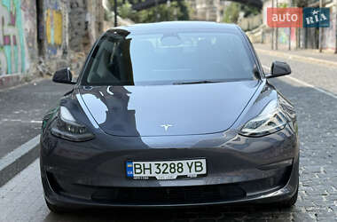 Седан Tesla Model 3 2022 в 