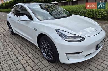 Седан Tesla Model 3 2020 в 