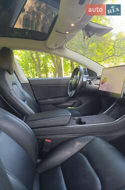 Седан Tesla Model 3 2019 в 