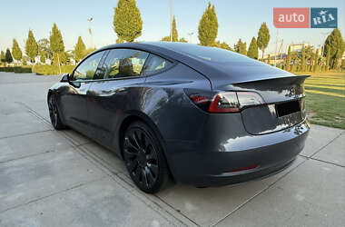 Седан Tesla Model 3 2022 в 