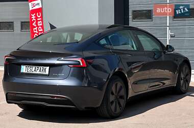 Седан Tesla Model 3 2024 в 
