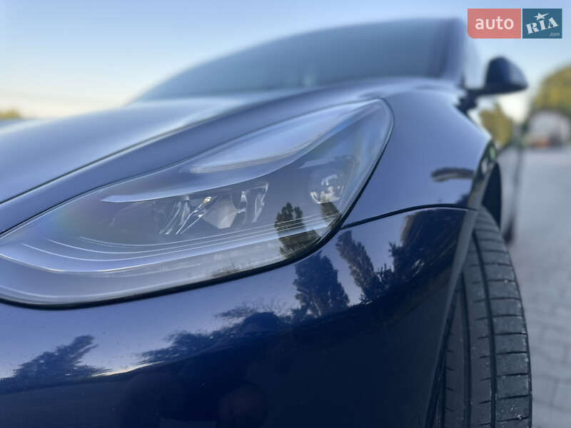 Седан Tesla Model 3 2021 в Теребовлі