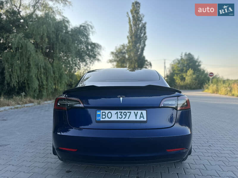Седан Tesla Model 3 2021 в Теребовлі