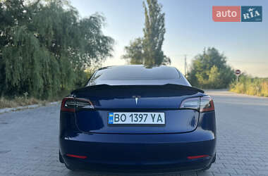 Седан Tesla Model 3 2021 в 