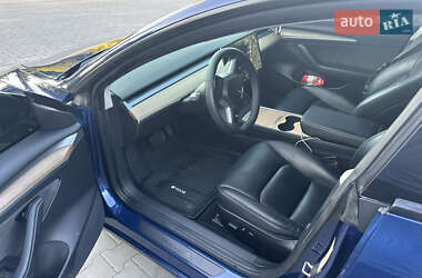 Седан Tesla Model 3 2021 в 