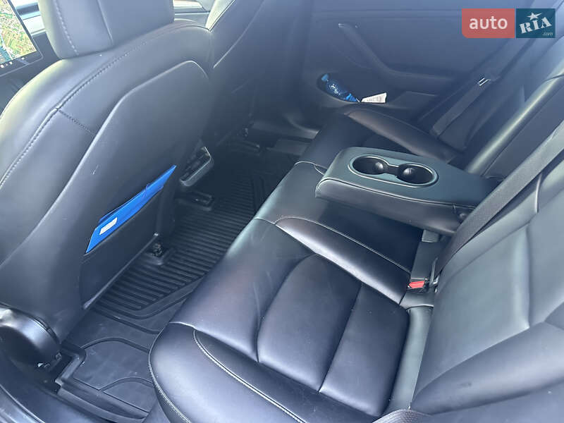 Седан Tesla Model 3 2021 в Теребовлі