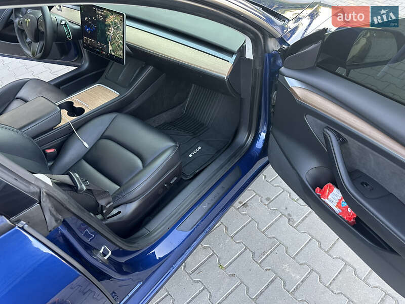 Седан Tesla Model 3 2021 в Теребовлі