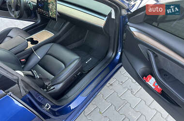 Седан Tesla Model 3 2021 в 