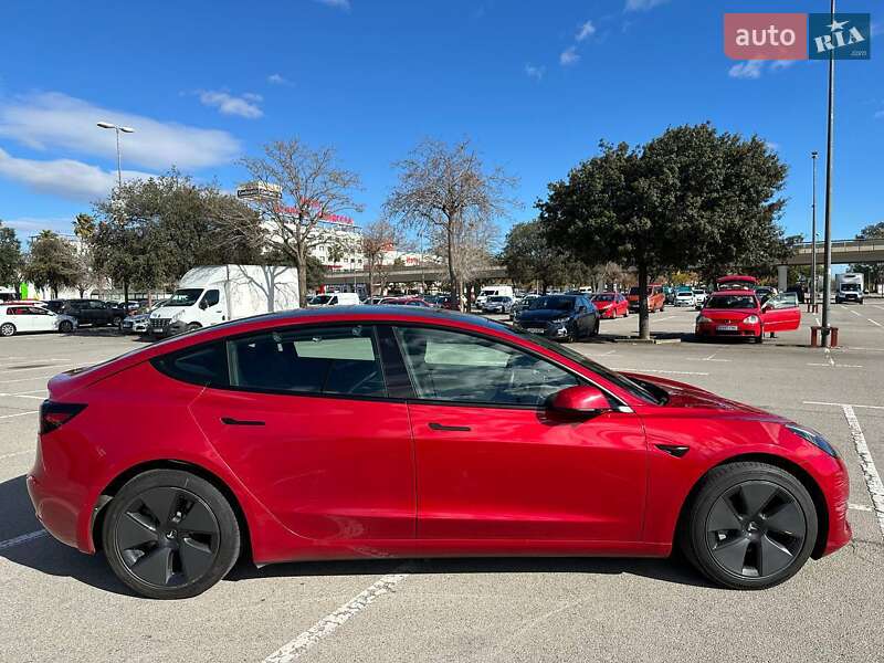 Седан Tesla Model 3 2021 в 