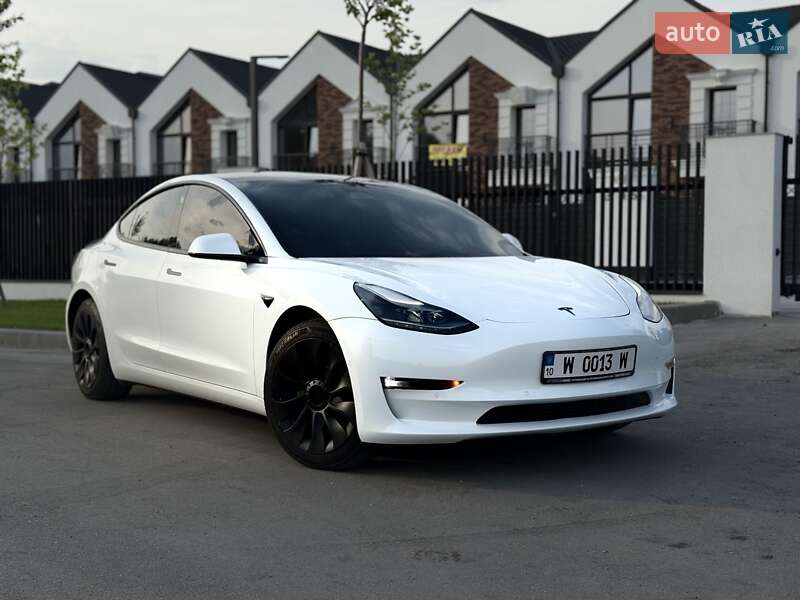 Седан Tesla Model 3 2021 в 