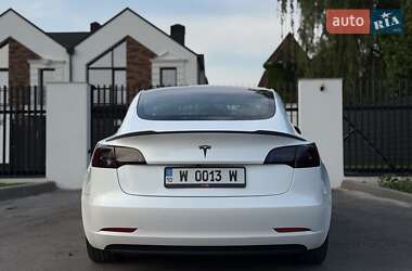 Седан Tesla Model 3 2021 в 