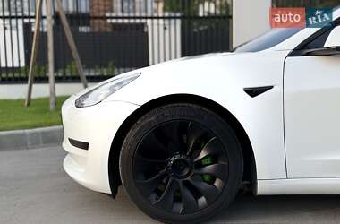 Седан Tesla Model 3 2021 в 