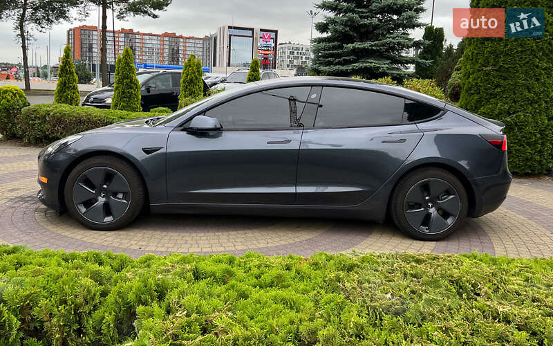 Седан Tesla Model 3 2021 в Львове