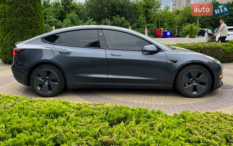 Седан Tesla Model 3 2021 в Львове