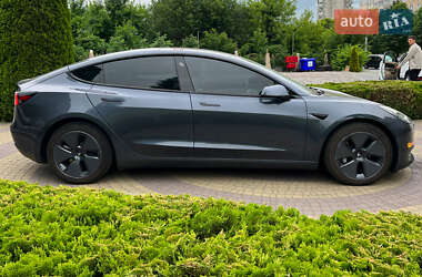 Седан Tesla Model 3 2021 в 