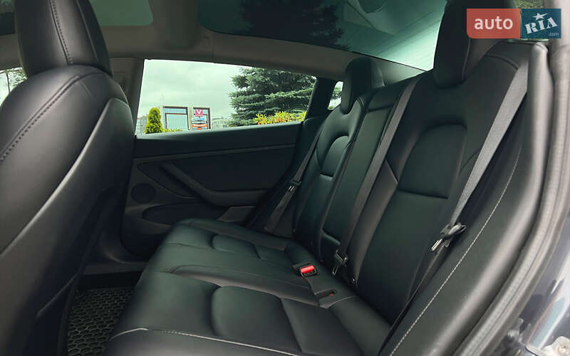Седан Tesla Model 3 2021 в Львове
