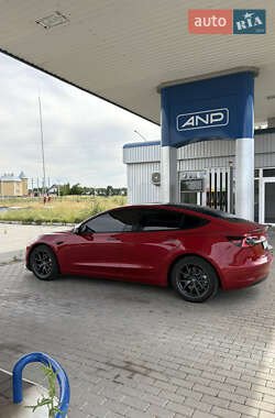 Седан Tesla Model 3 2021 в 