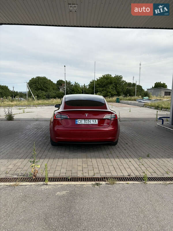 Седан Tesla Model 3 2021 в Чернівцях
