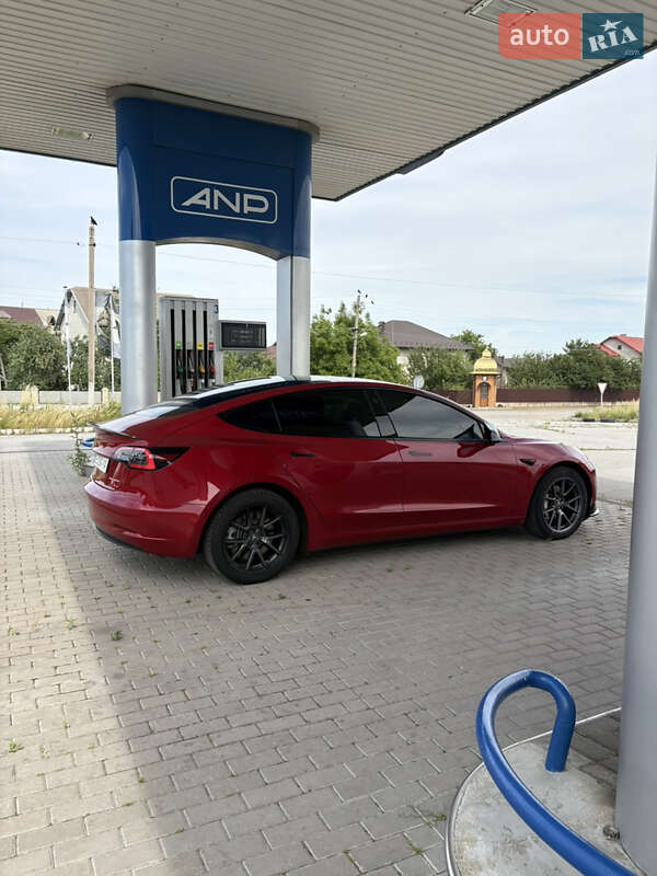 Седан Tesla Model 3 2021 в Чернівцях