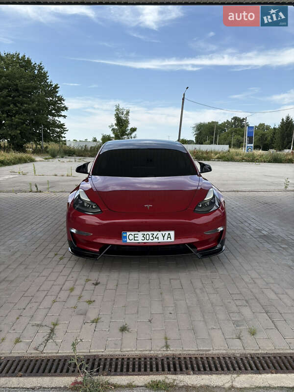 Седан Tesla Model 3 2021 в Чернівцях