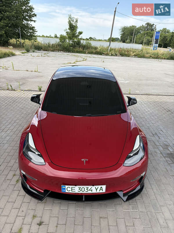 Седан Tesla Model 3 2021 в Чернівцях