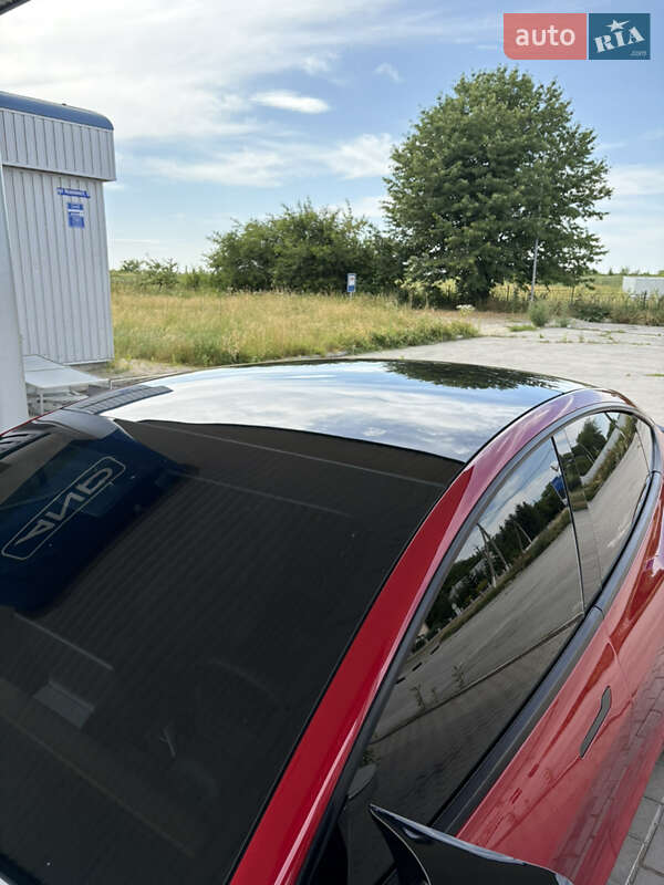 Седан Tesla Model 3 2021 в Чернівцях