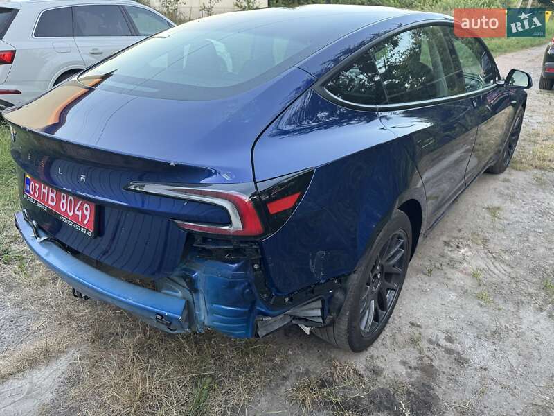 Седан Tesla Model 3 2024 в Львове