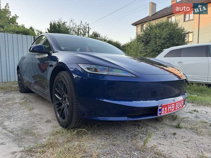Седан Tesla Model 3 2024 в Львове