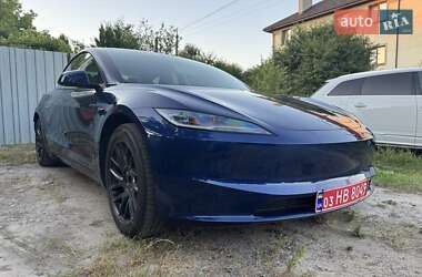 Седан Tesla Model 3 2024 в 