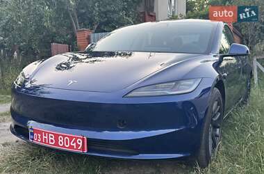 Седан Tesla Model 3 2024 в 