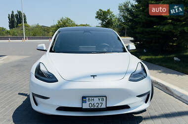 Седан Tesla Model 3 2022 в 