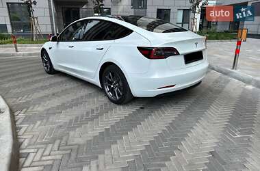 Седан Tesla Model 3 2023 в 