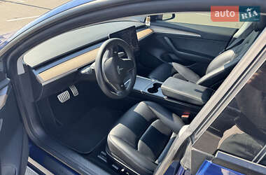 Седан Tesla Model 3 2021 в 