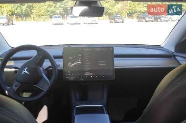 Седан Tesla Model 3 2022 в 
