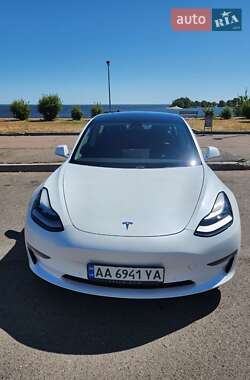 Седан Tesla Model 3 2020 в Черкассах