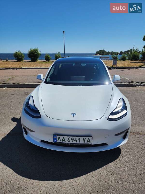 Tesla Model 3 2020