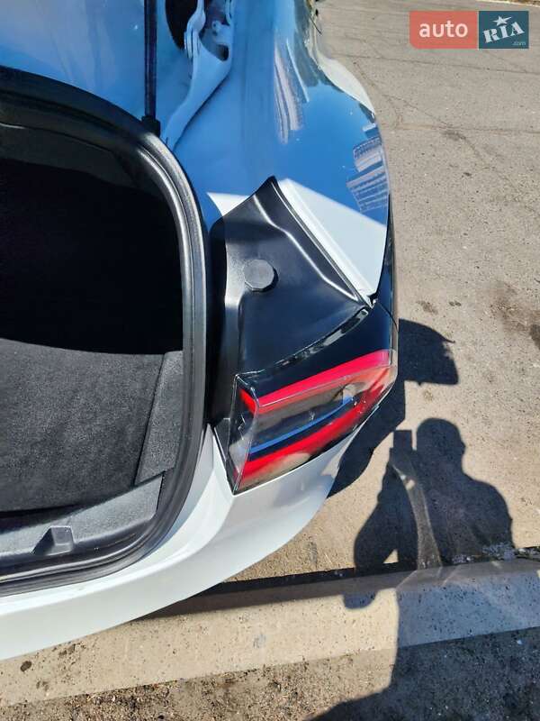 Седан Tesla Model 3 2020 в Черкассах