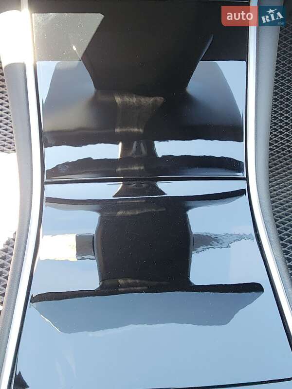 Седан Tesla Model 3 2020 в Черкассах