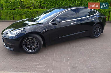 Седан Tesla Model 3 2020 в 