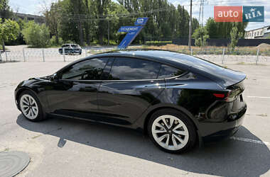 Седан Tesla Model 3 2022 в 