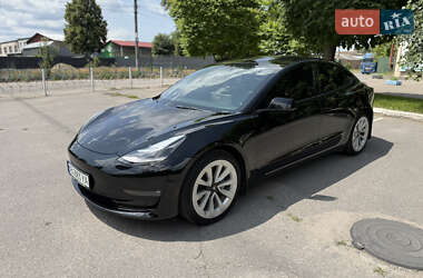 Седан Tesla Model 3 2022 в 