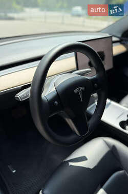Седан Tesla Model 3 2022 в 