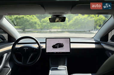 Седан Tesla Model 3 2022 в 