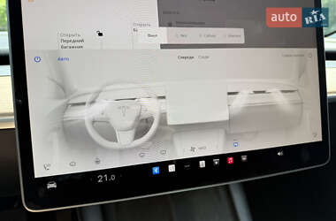 Седан Tesla Model 3 2022 в 