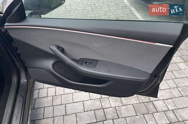 Седан Tesla Model 3 2024 в 